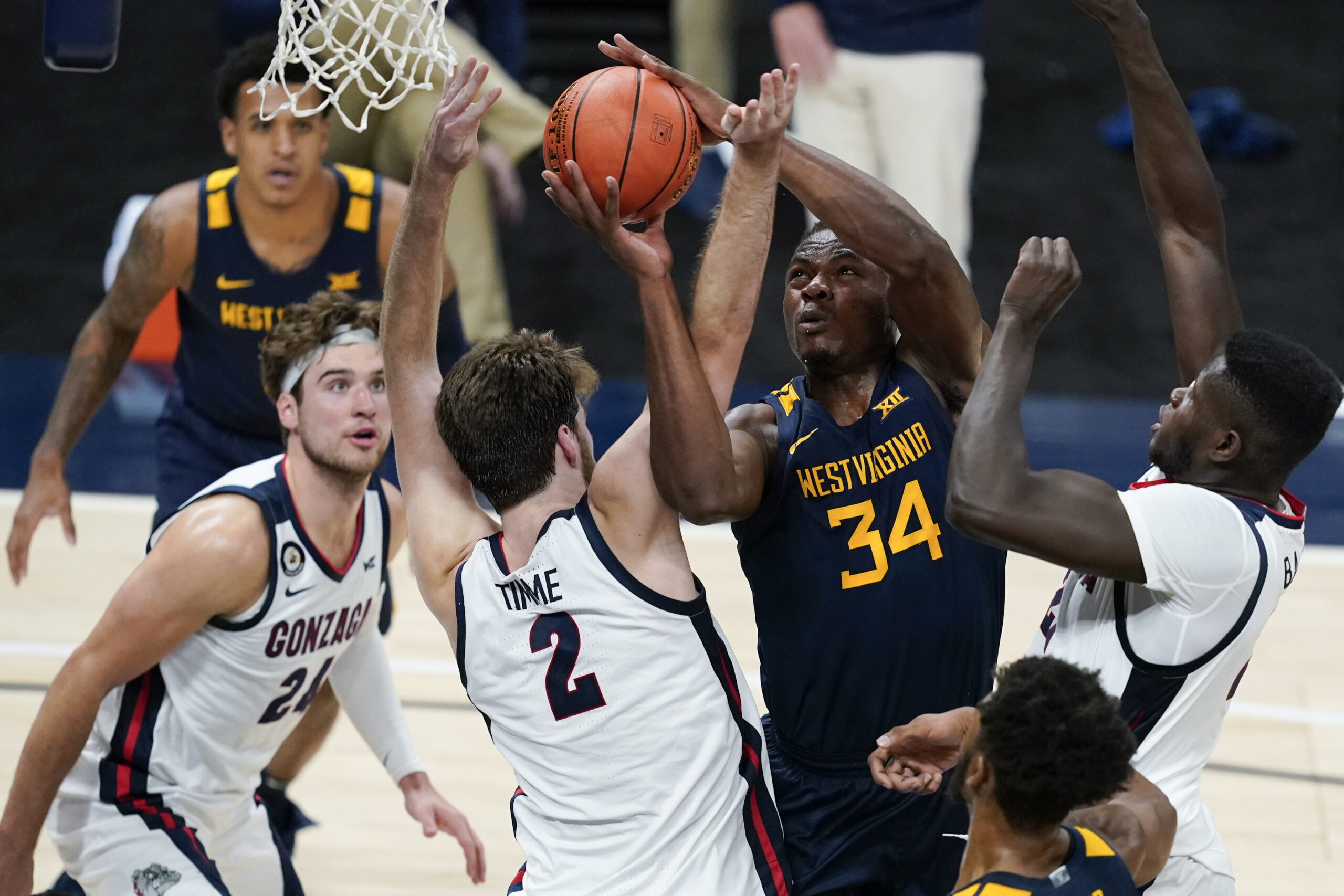 No. 1 Gonzaga rallies to beat No. 11 West Virginia 87-82